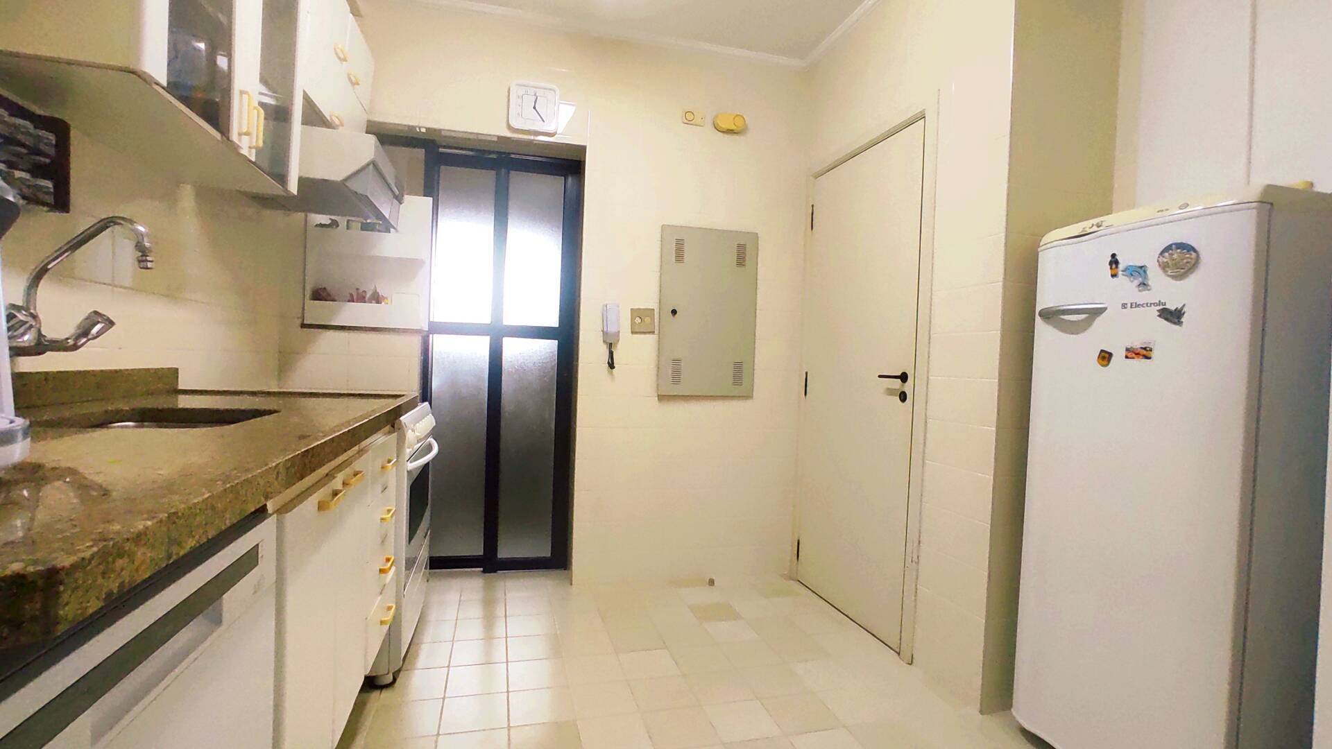 Apartamento à venda com 3 quartos, 135m² - Foto 8