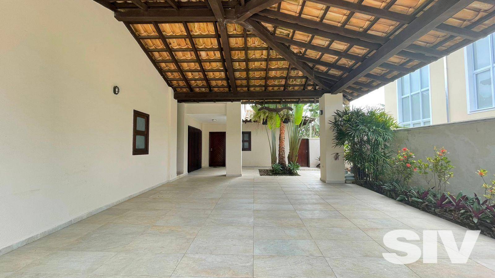 Casa à venda com 6 quartos, 323m² - Foto 4