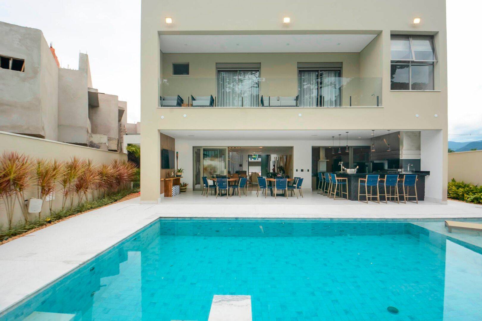 Casa à venda com 6 quartos, 628m² - Foto 1