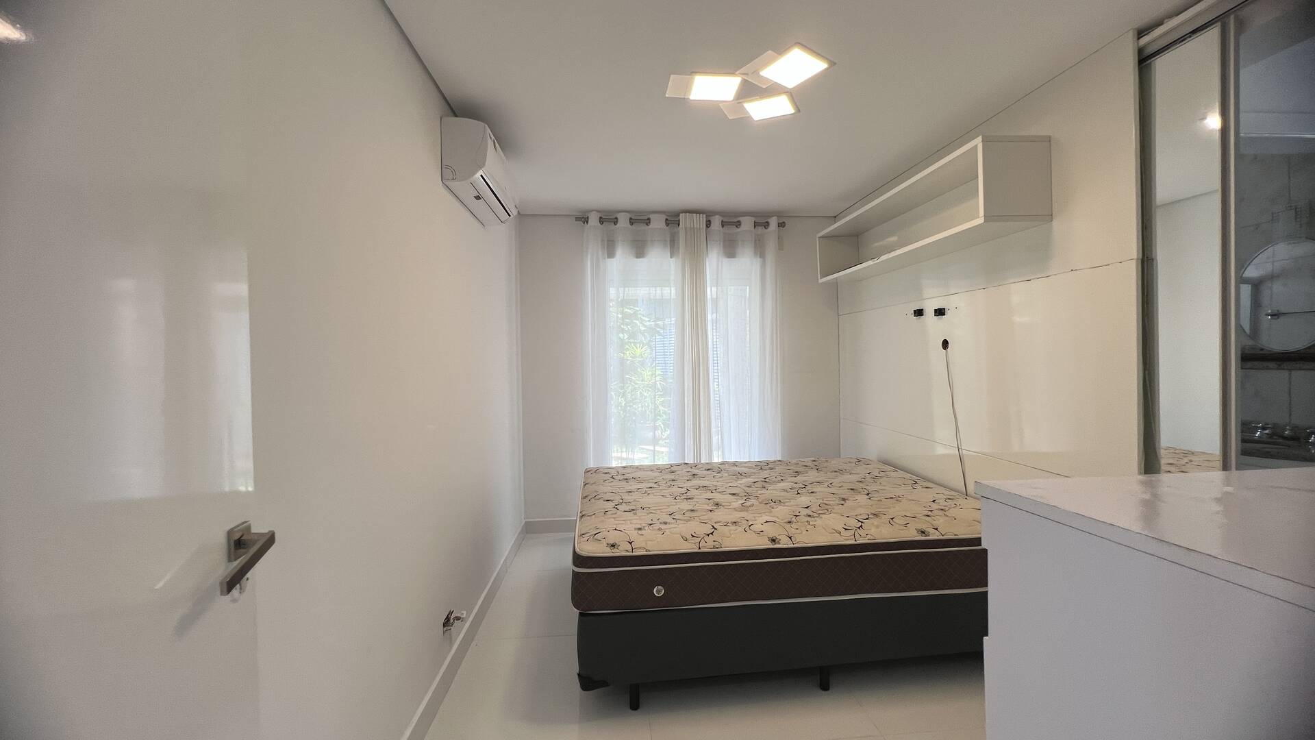 Casa à venda com 4 quartos, 320m² - Foto 18