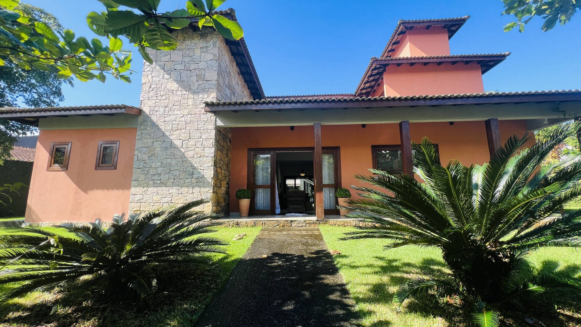 Casa à venda com 4 quartos, 430m² - Foto 1