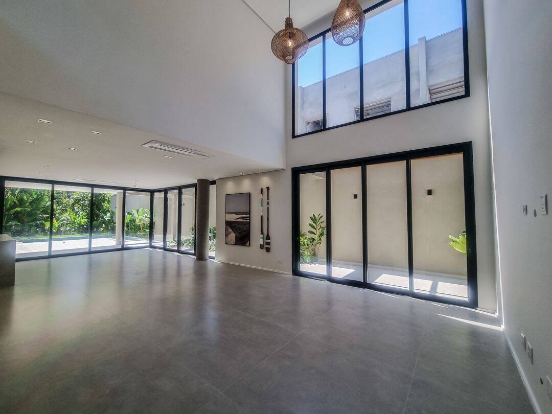 Casa à venda com 4 quartos, 355m² - Foto 2