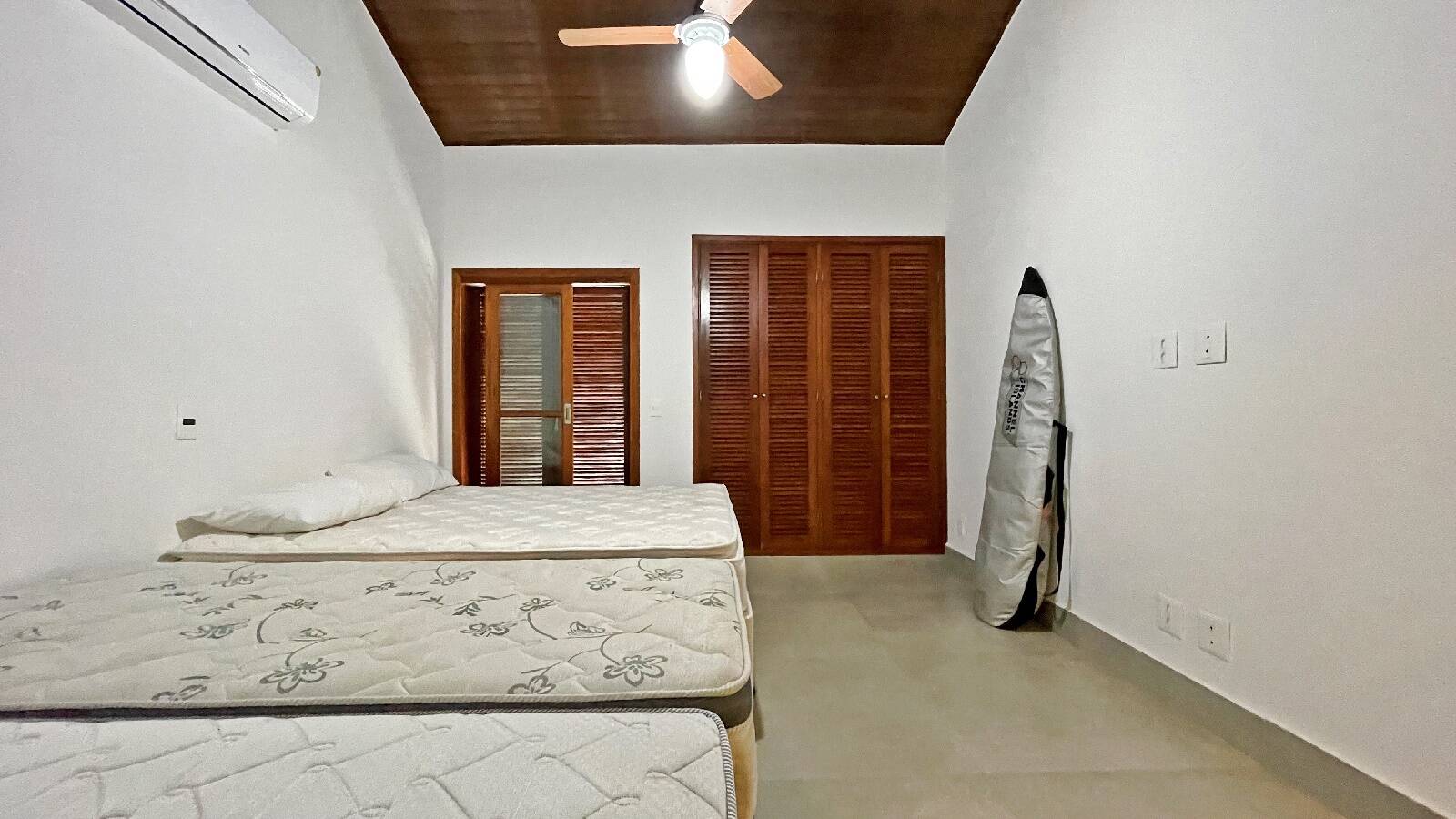 Casa à venda com 6 quartos, 296m² - Foto 32