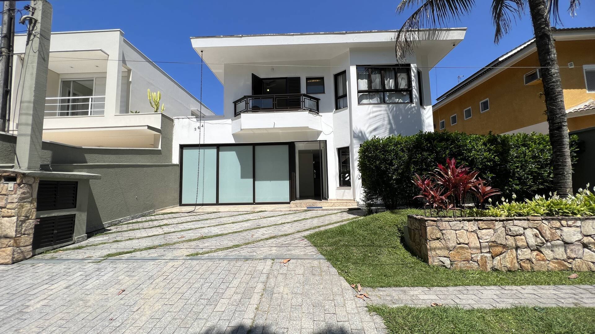 Casa à venda com 5 quartos, 300m² - Foto 1