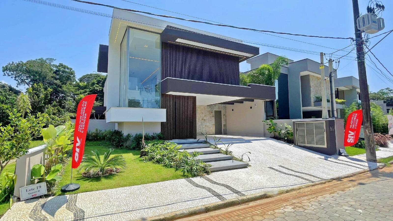 Casa à venda com 6 quartos, 370m² - Foto 1