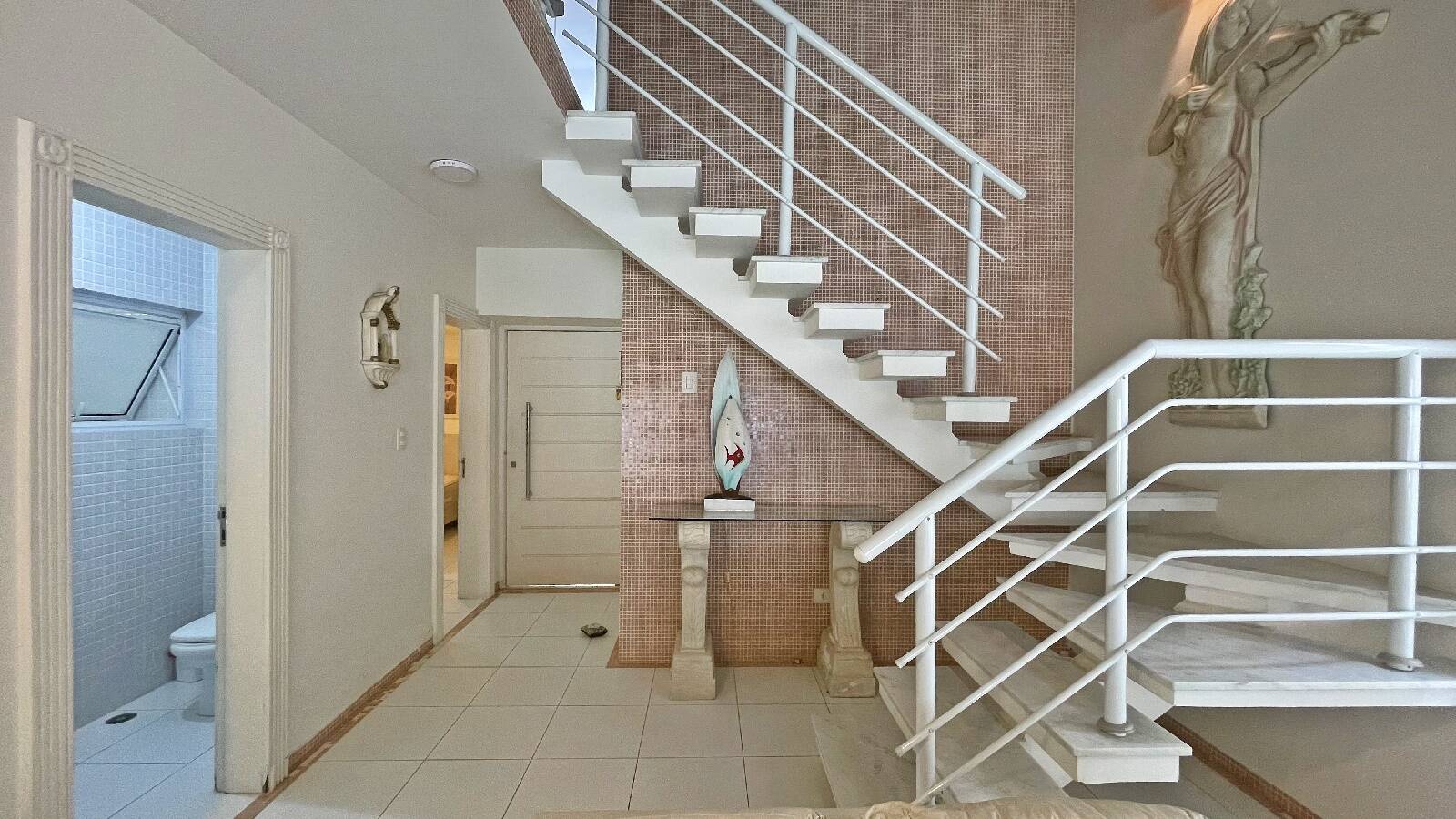 Casa à venda com 4 quartos, 240m² - Foto 4