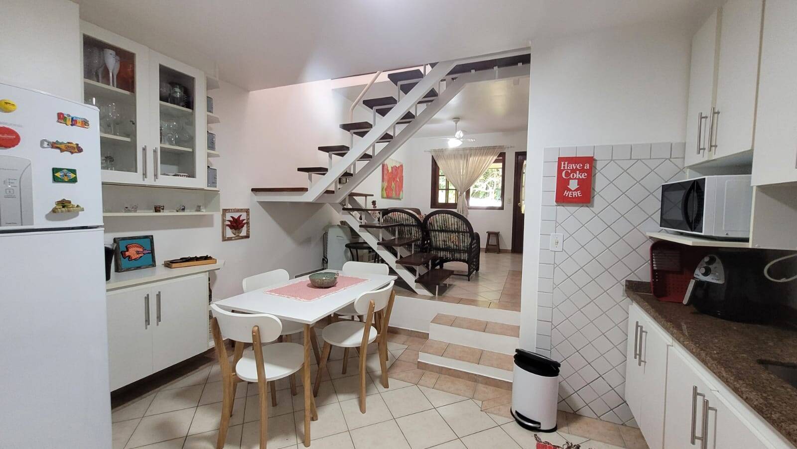 Casa à venda com 2 quartos, 72m² - Foto 3