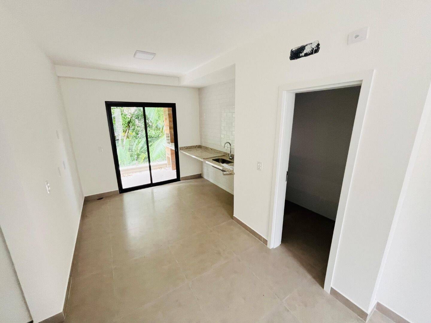 Casa à venda com 2 quartos, 68m² - Foto 6