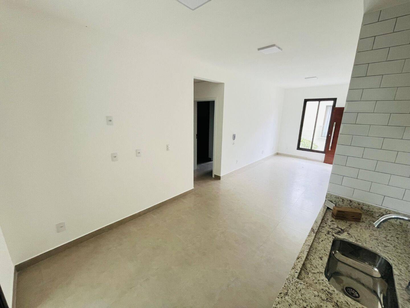 Casa à venda com 2 quartos, 68m² - Foto 1