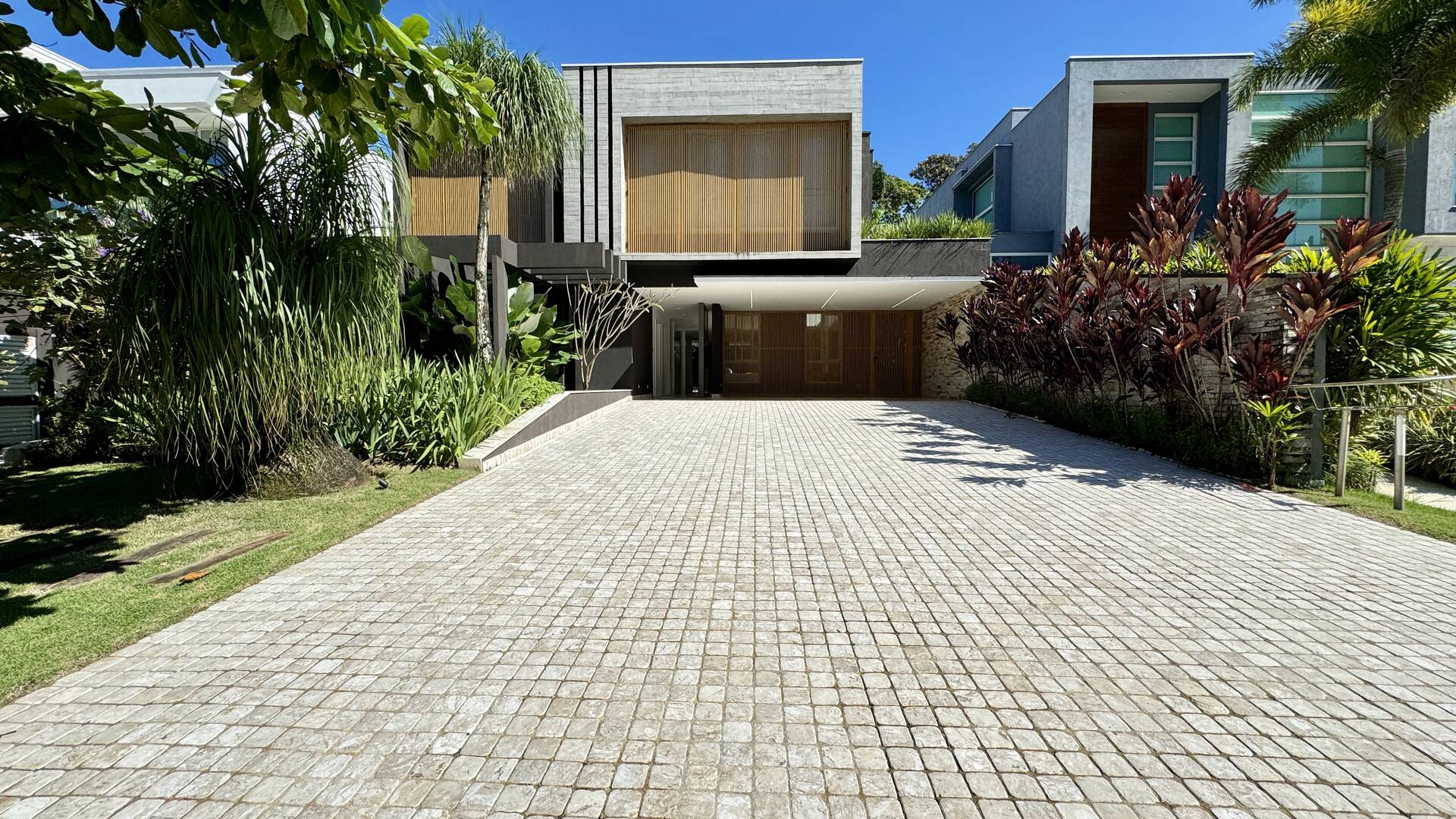 Casa à venda com 6 quartos, 385m² - Foto 1