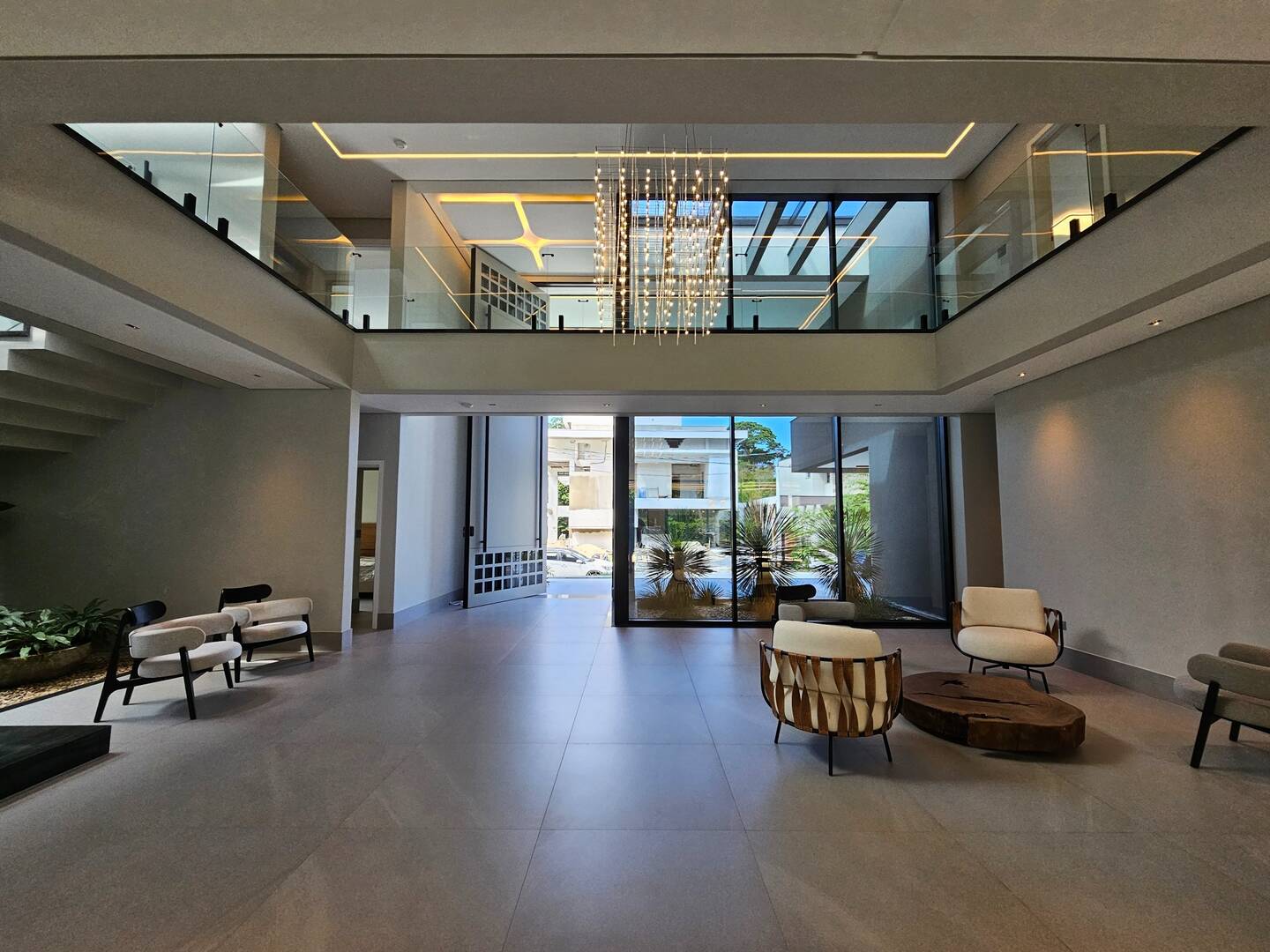 Casa à venda com 6 quartos, 638m² - Foto 2