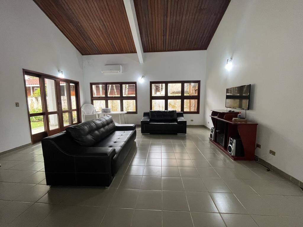 Casa à venda com 3 quartos, 197m² - Foto 4