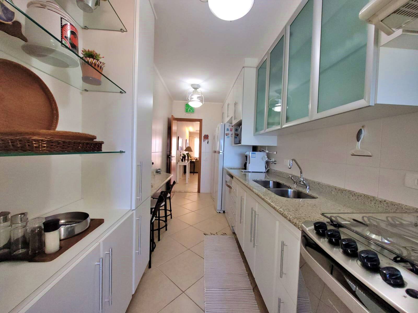 Apartamento à venda com 4 quartos, 205m² - Foto 6