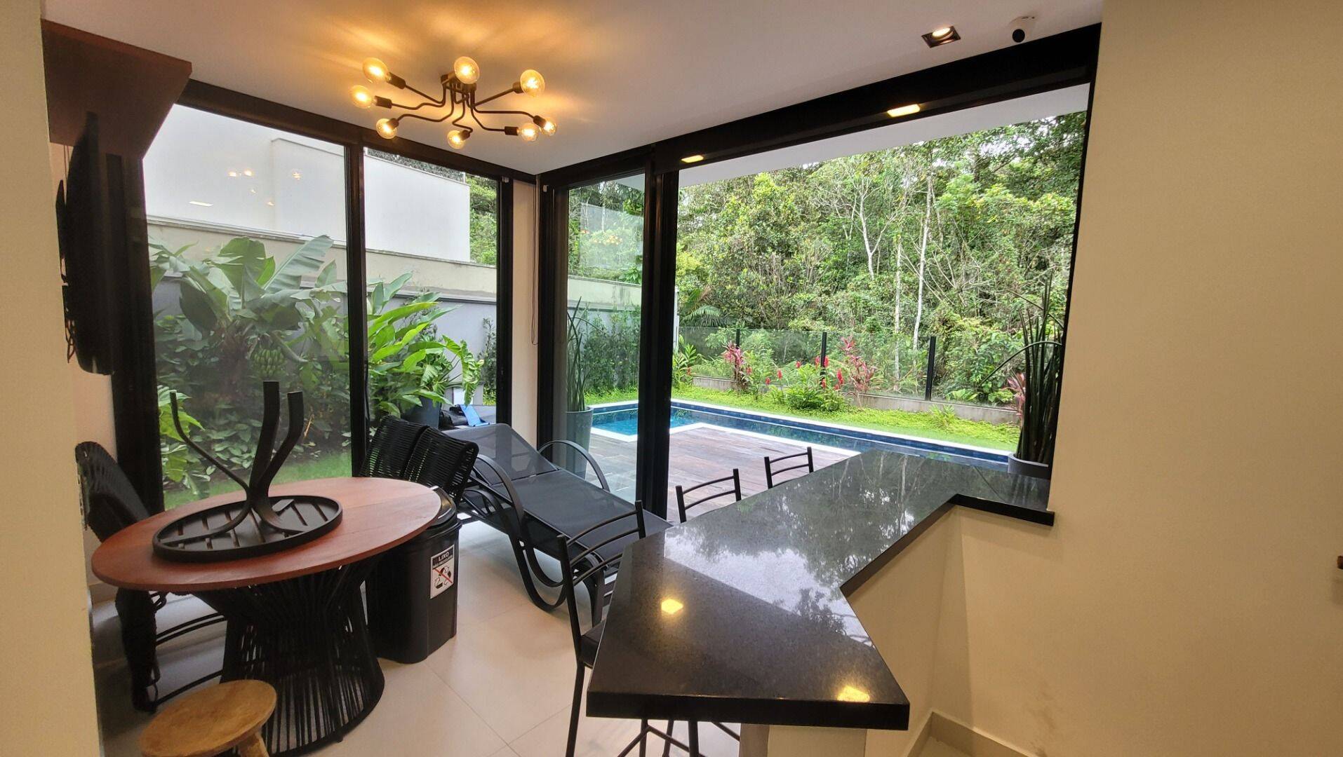 Casa à venda com 4 quartos, 205m² - Foto 3