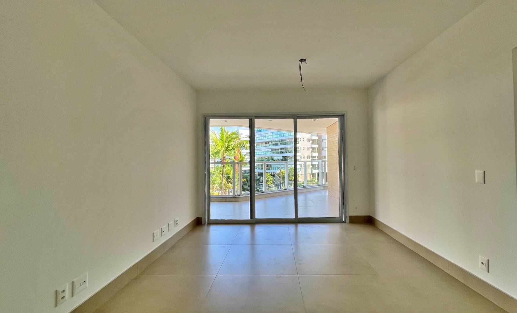 Apartamento à venda com 3 quartos, 134m² - Foto 2