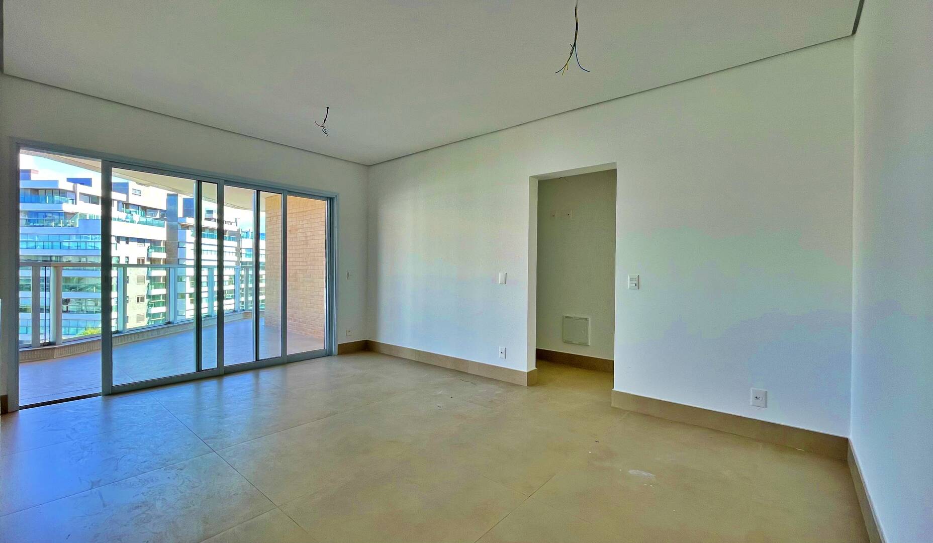 Apartamento à venda com 3 quartos, 134m² - Foto 2