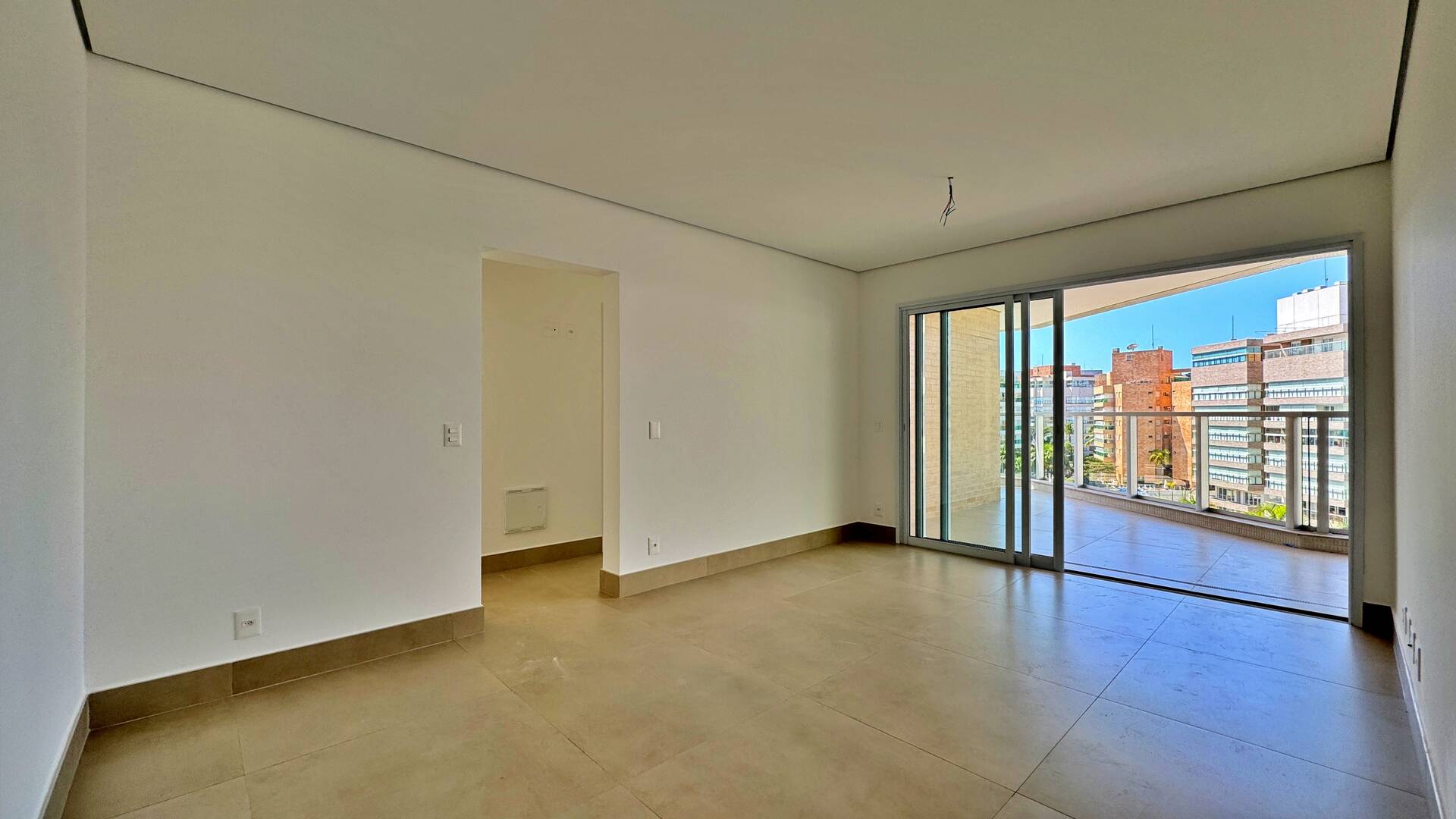 Apartamento à venda com 3 quartos, 134m² - Foto 2