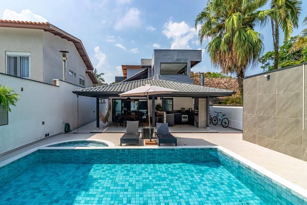 Casa à venda com 4 quartos, 305m² - Foto 1