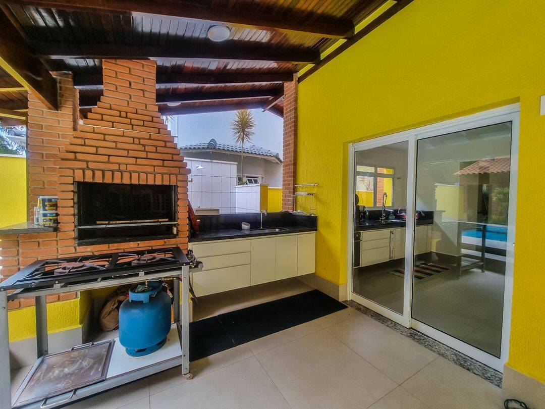 Casa à venda com 6 quartos, 208m² - Foto 3