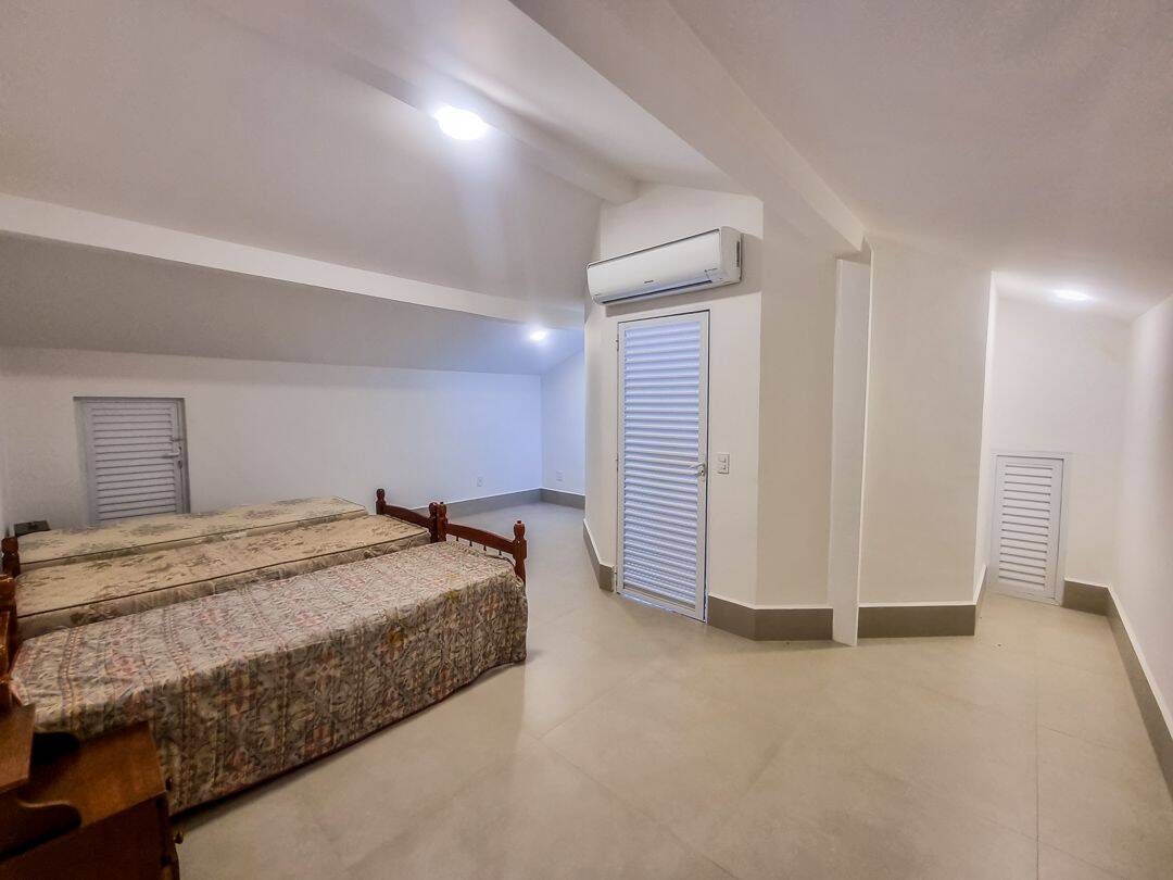 Casa à venda com 6 quartos, 208m² - Foto 28