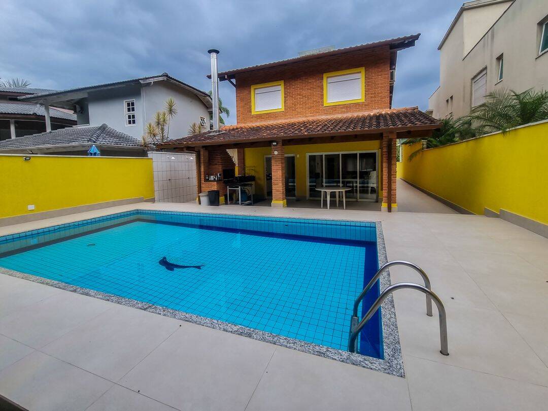 Casa à venda com 6 quartos, 208m² - Foto 1