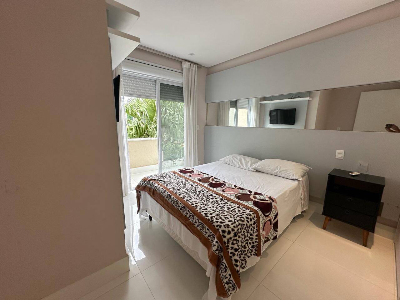 Casa à venda com 6 quartos, 350m² - Foto 11