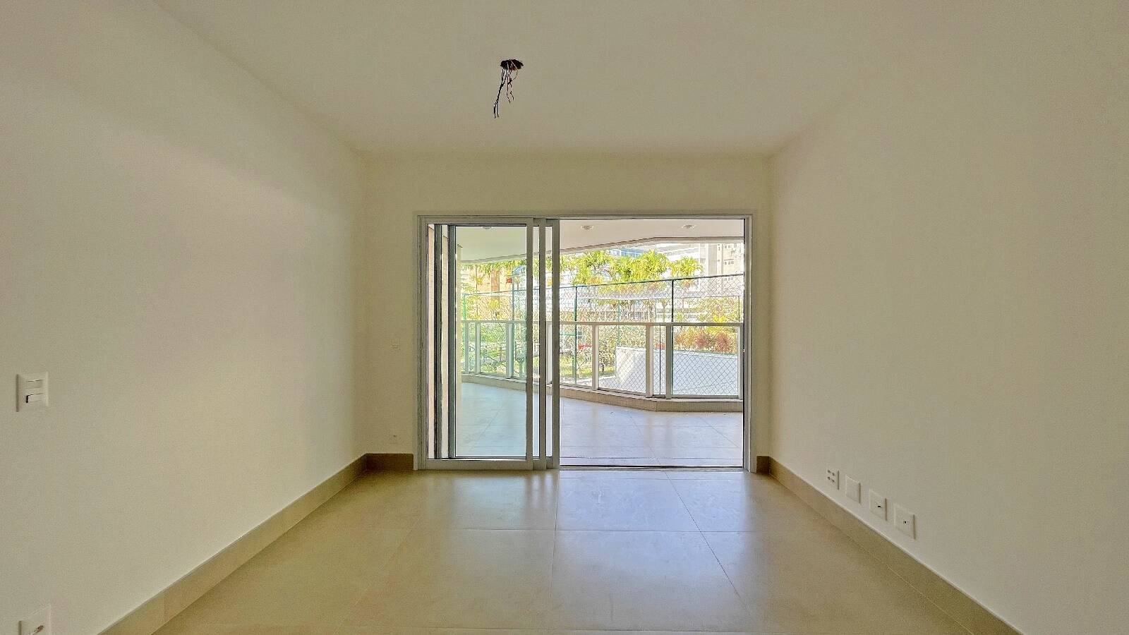 Apartamento à venda com 3 quartos, 134m² - Foto 4