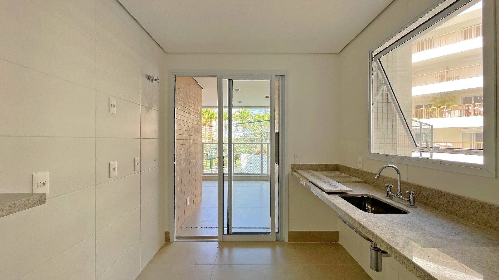 Apartamento à venda com 3 quartos, 134m² - Foto 9