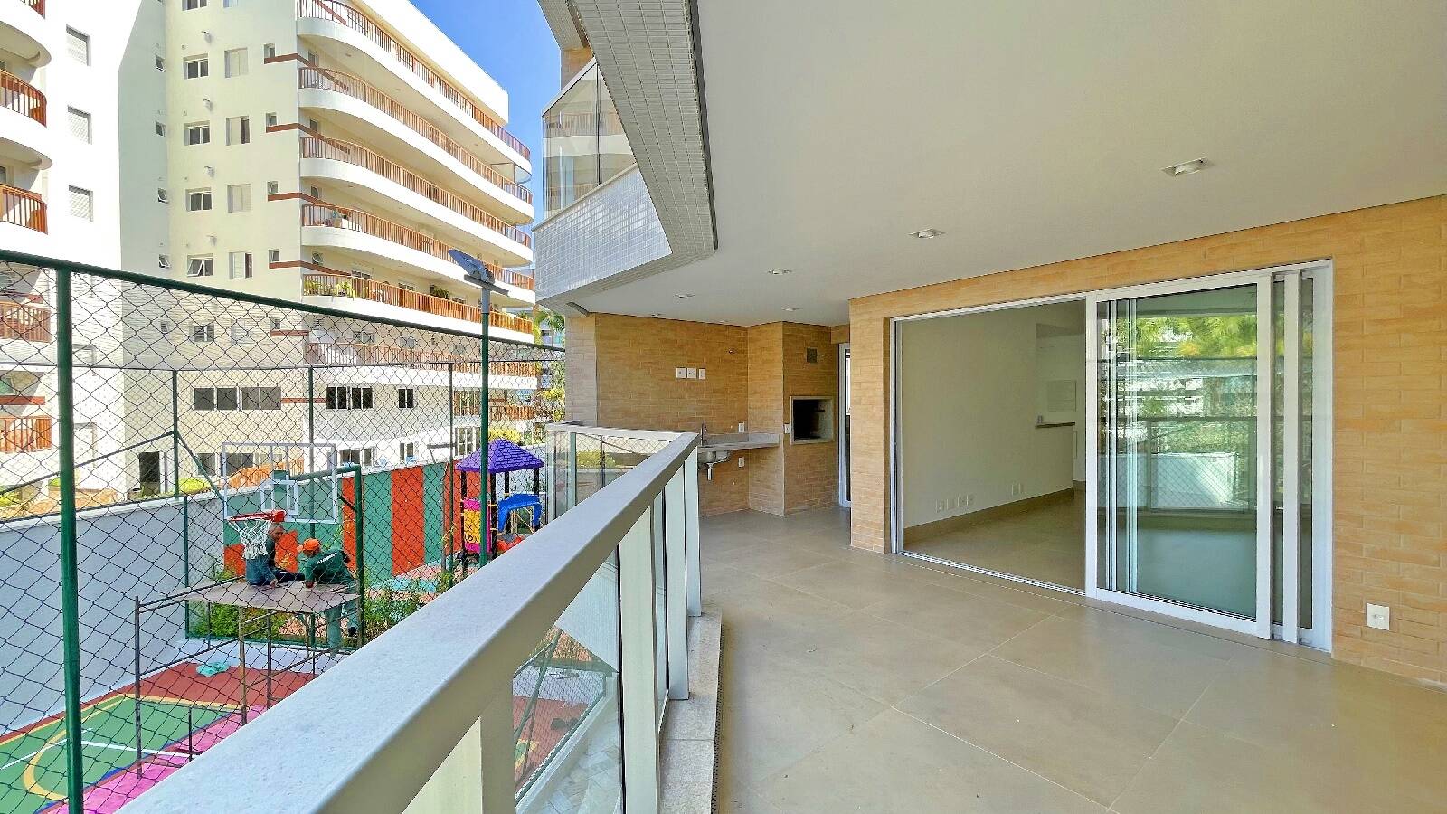 Apartamento à venda com 3 quartos, 134m² - Foto 2