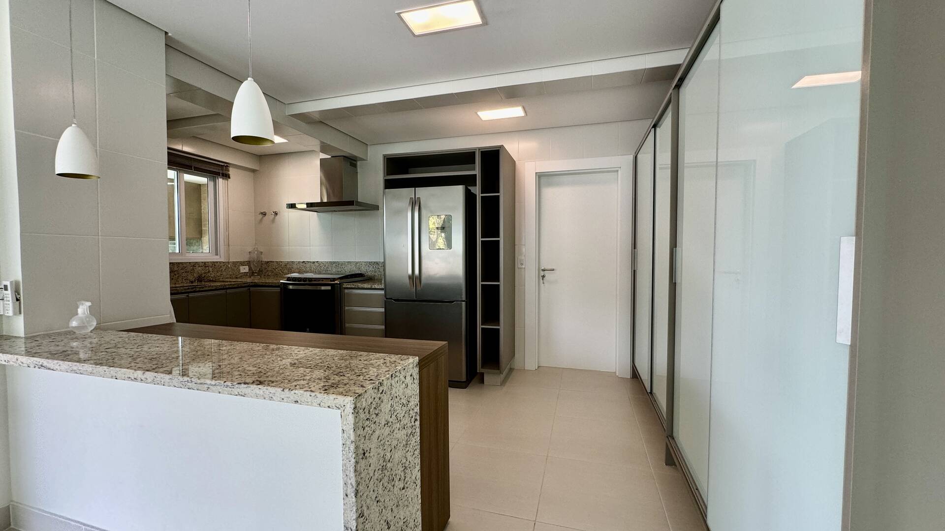 Casa à venda com 6 quartos, 630m² - Foto 7