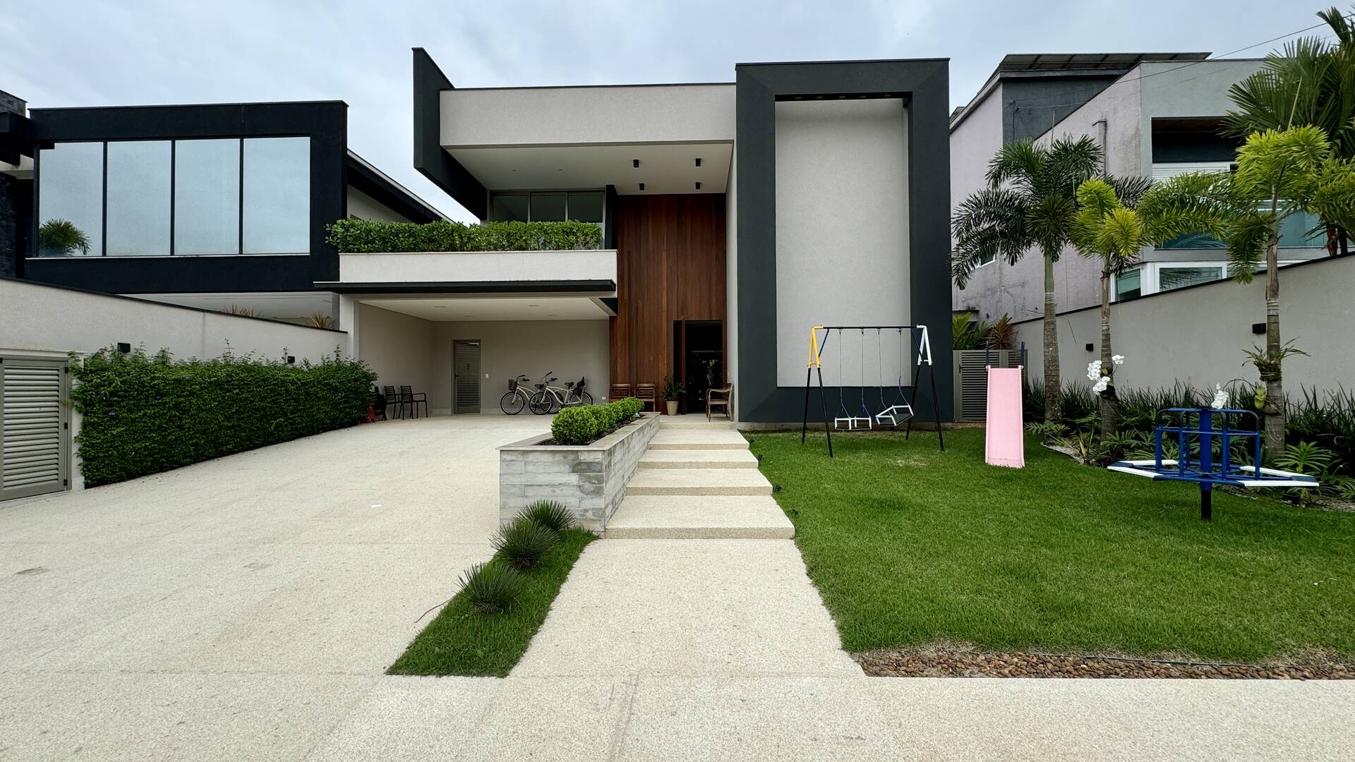 Casa à venda com 5 quartos, 420m² - Foto 1