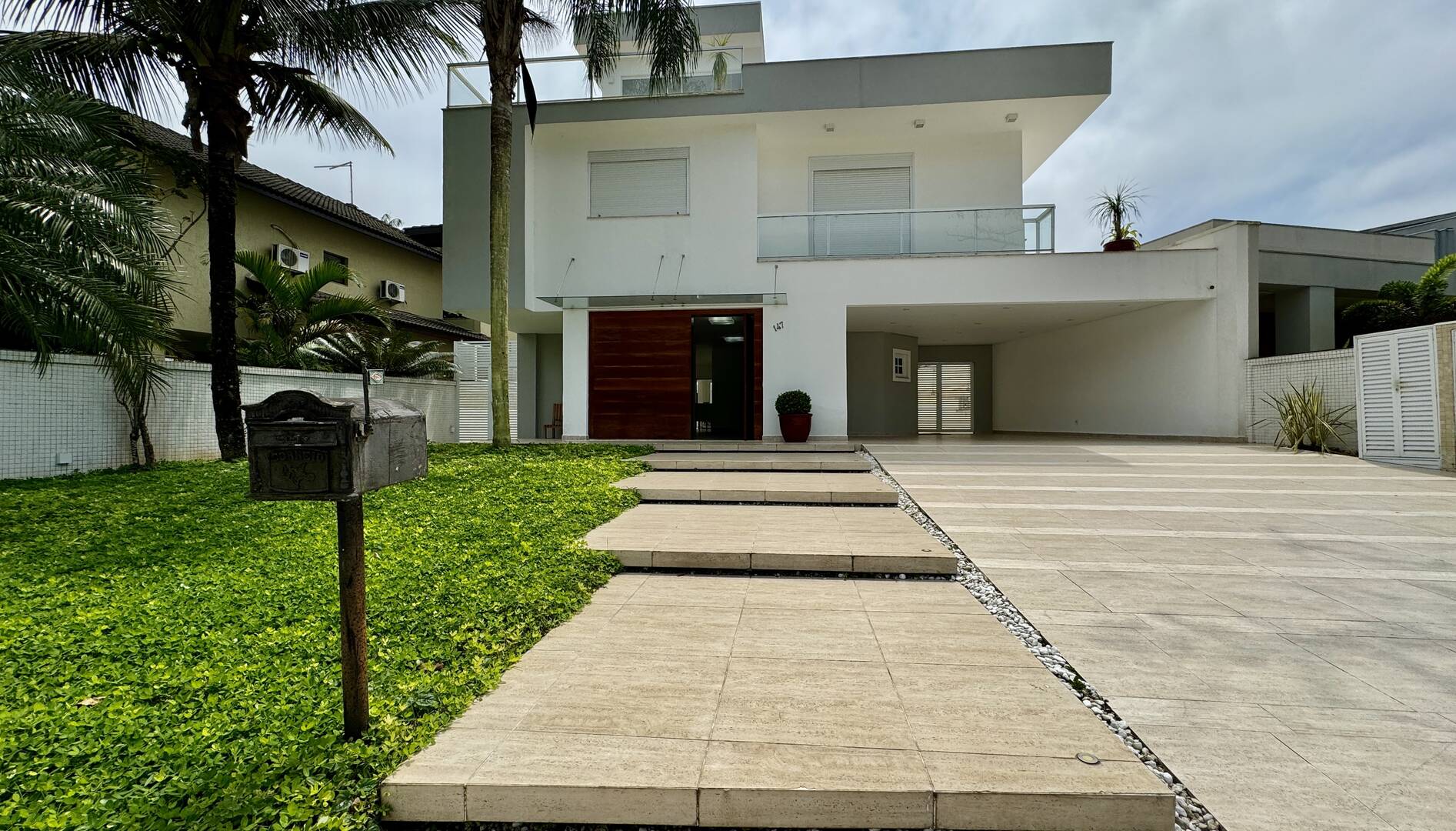 Casa à venda com 5 quartos, 386m² - Foto 1