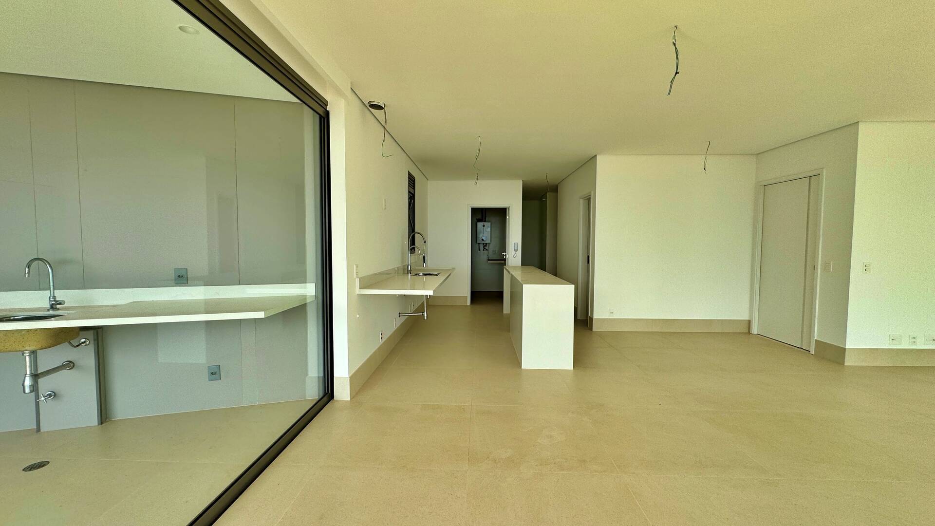 Apartamento à venda com 4 quartos, 202m² - Foto 11