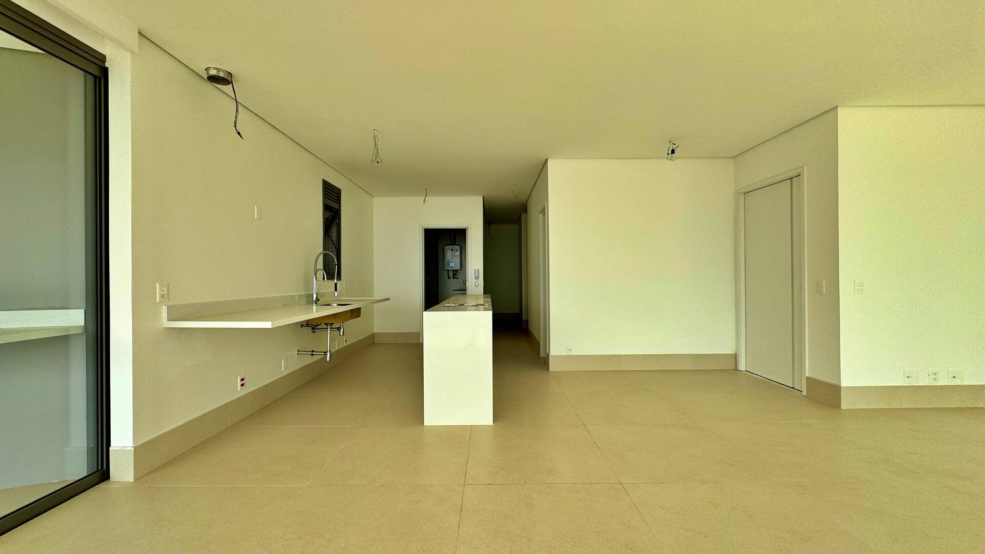 Apartamento à venda com 4 quartos, 202m² - Foto 6