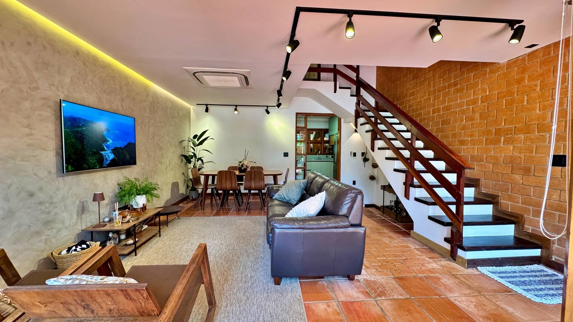 Casa à venda com 3 quartos, 130m² - Foto 2