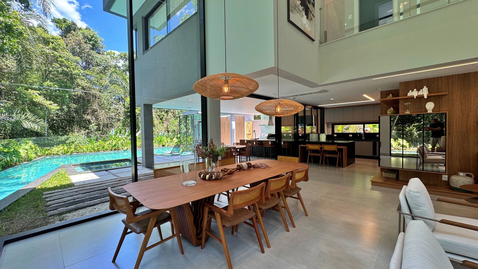 Casa à venda com 6 quartos, 650m² - Foto 1