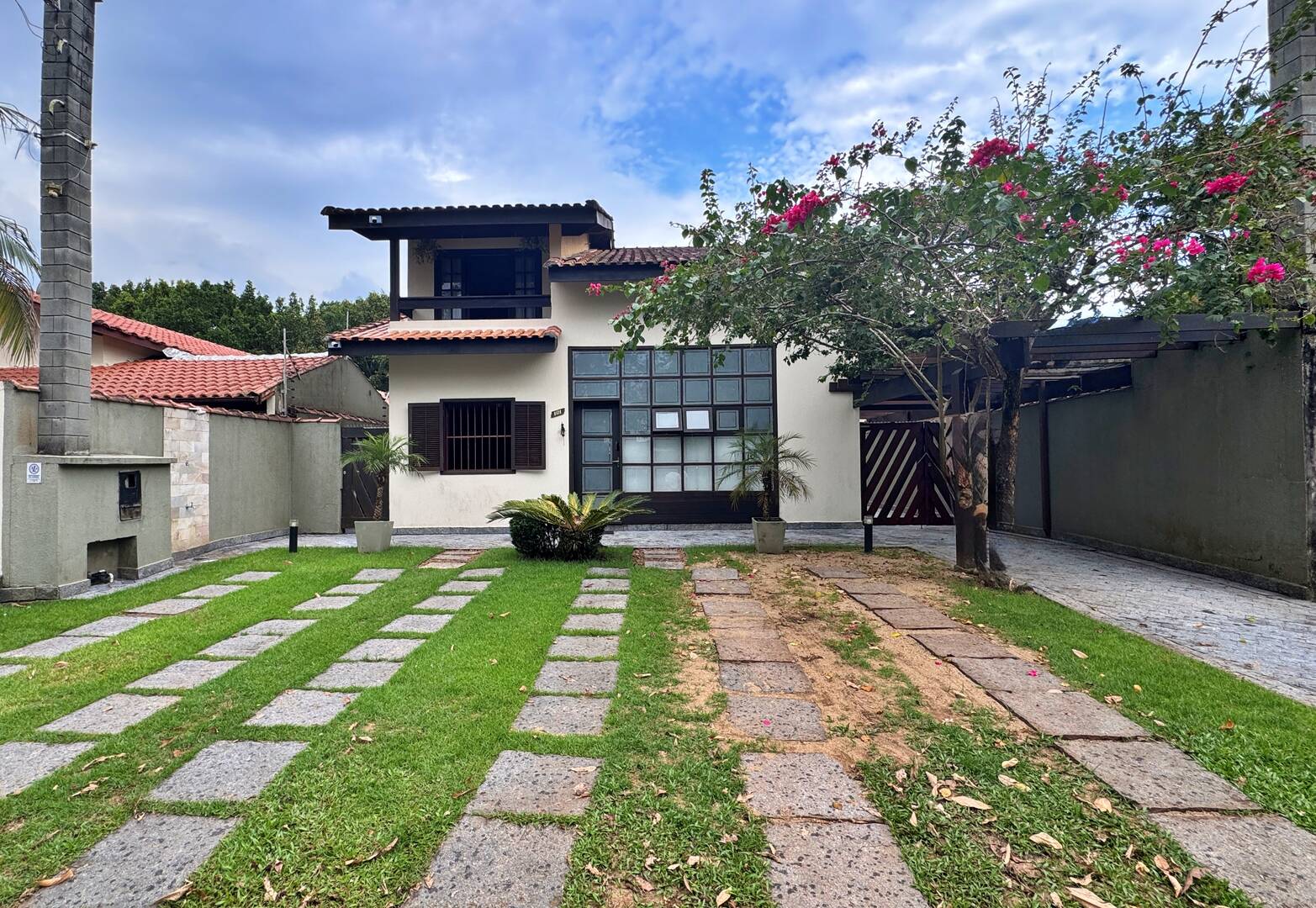 Casa à venda com 4 quartos, 250m² - Foto 2