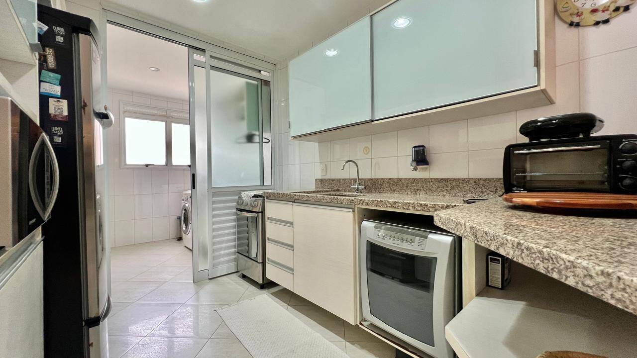 Apartamento à venda com 3 quartos, 131m² - Foto 13